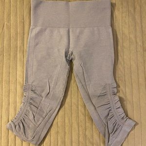 Lululemon Awakening Crop 17” Taryn Toomey Collection Capri Size 6